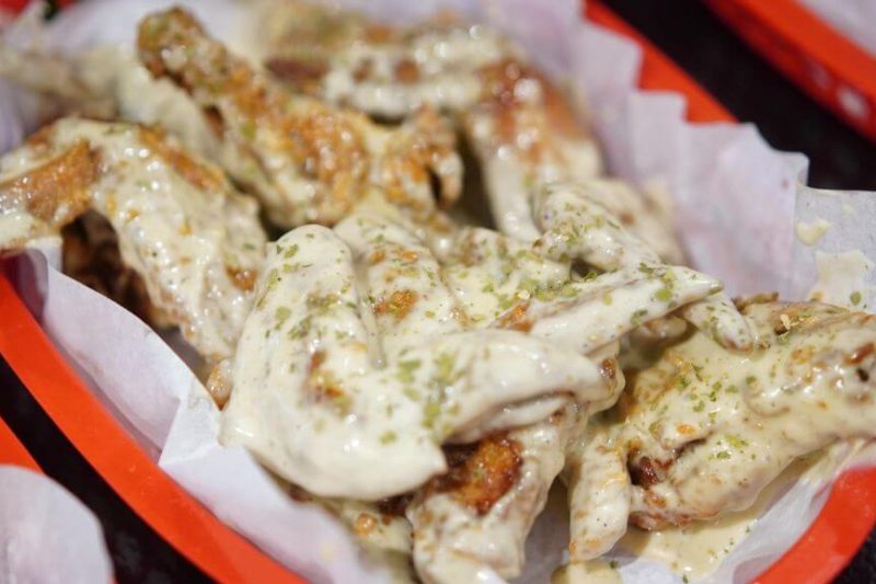 Wing It’s Garlic Parmesan: Cheesy, Garlicky Dream Wings! 1